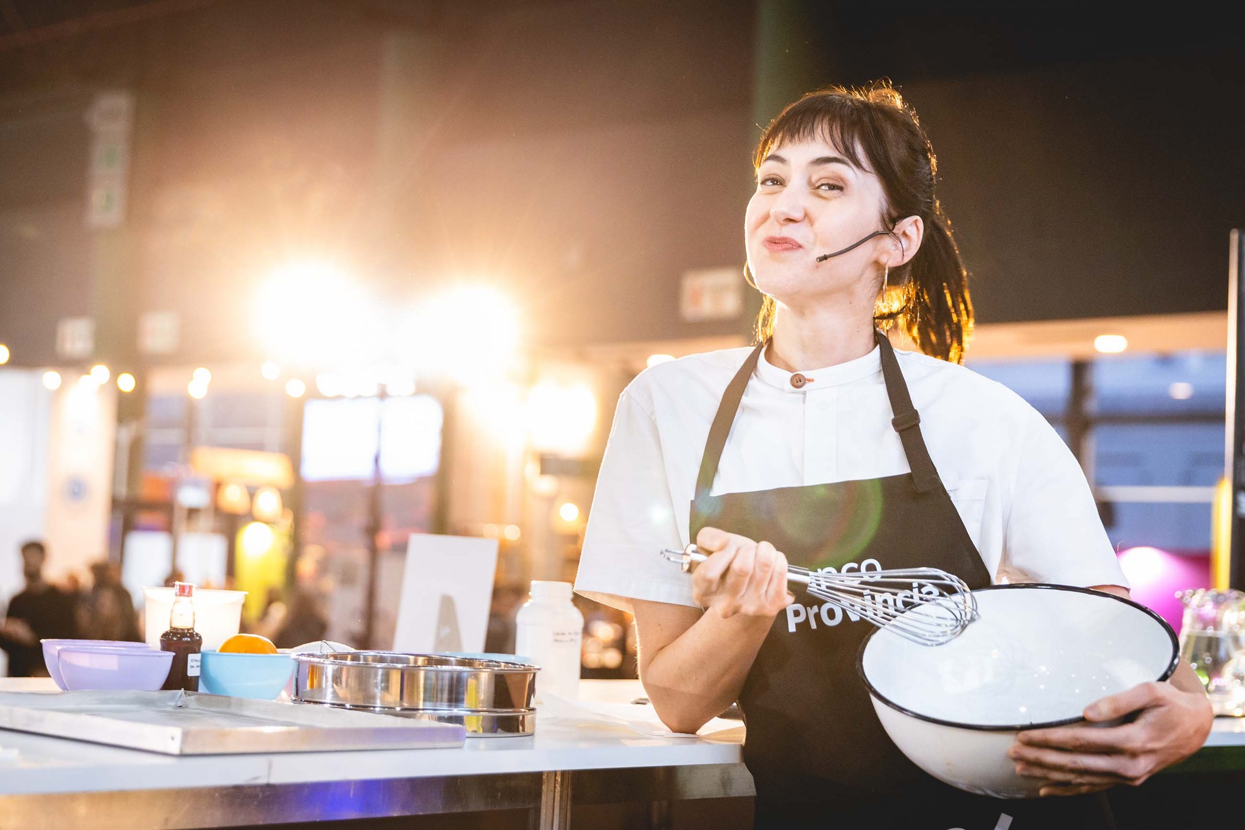 07/07 - Ximena Sáenz endulzó la feria con la Torta Bonaerense - 18ª edición  de Caminos y Sabores